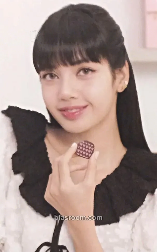 Lisa BPTG - Lovely Valentine's Edition Photocard - BLACKPINK - BLACKPINK K-pop photocard