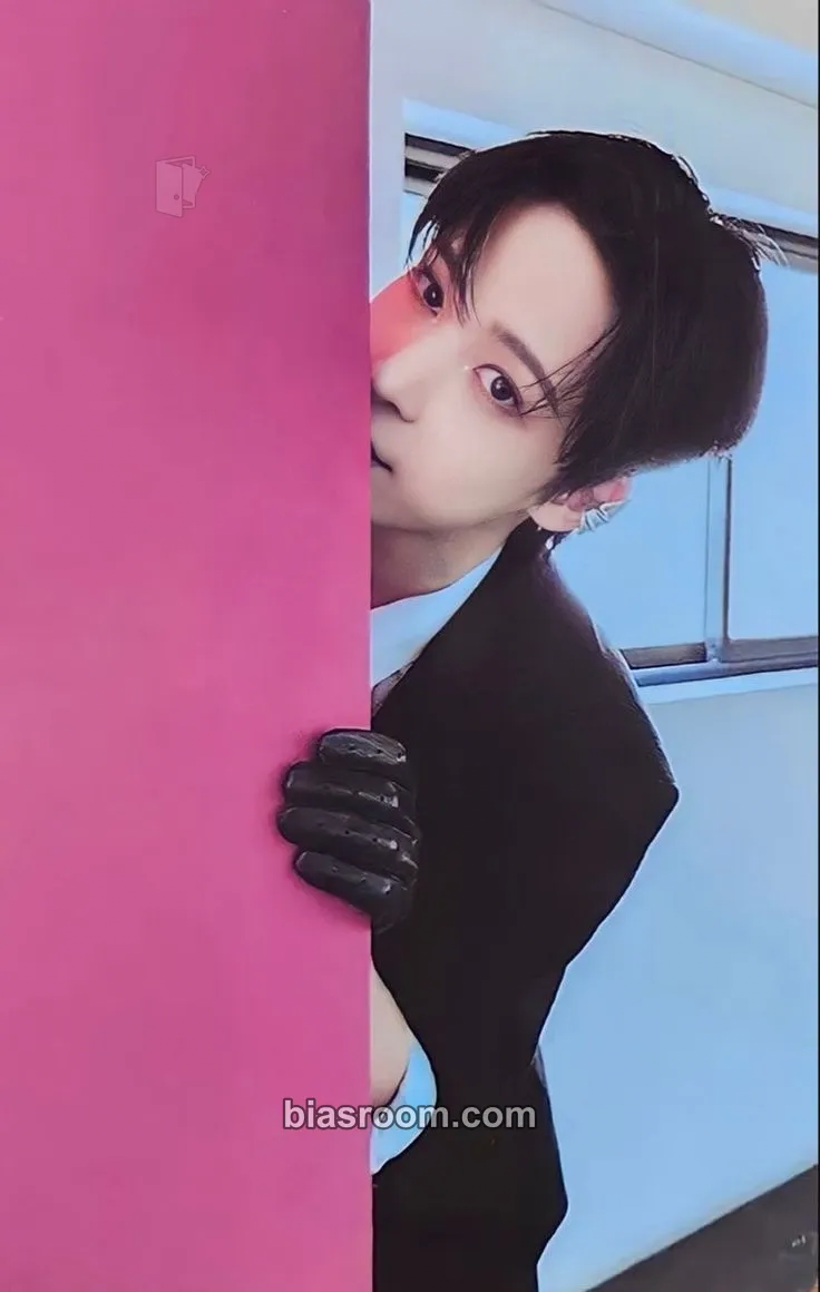 Yunho THE WORLD EP.2 : OUTLAW Photocard - ATEEZ - ATEEZ K-pop photocard