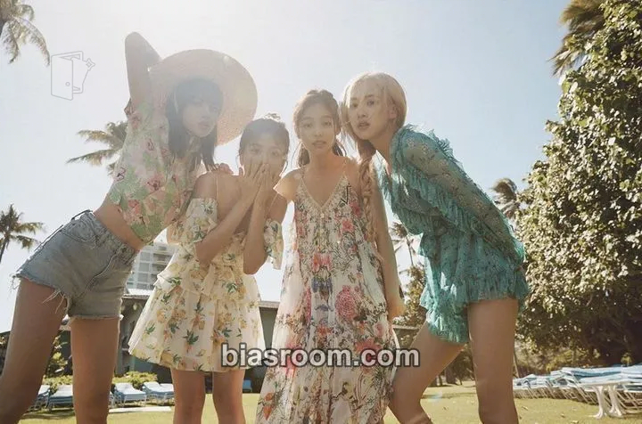 2019 BLACKPINK'S SUMMER DIARY 'IN HAWAII' Photocard - BLACKPINK - BLACKPINK K-pop photocard