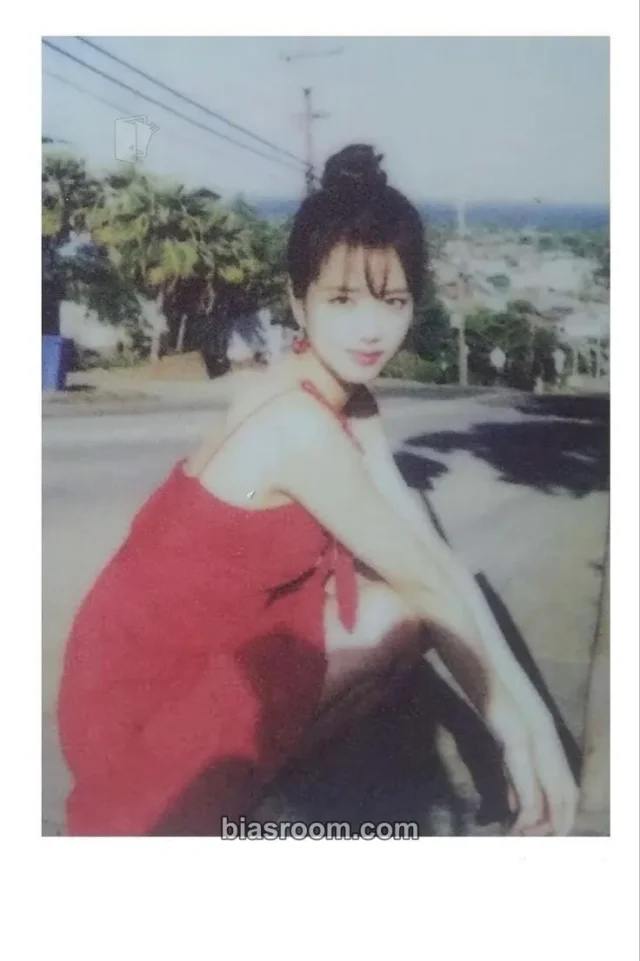 BLACKPINK - Jisoo - 2019 BLACKPINK'S SUMMER DIARY 'IN HAWAII' Other polaroid
