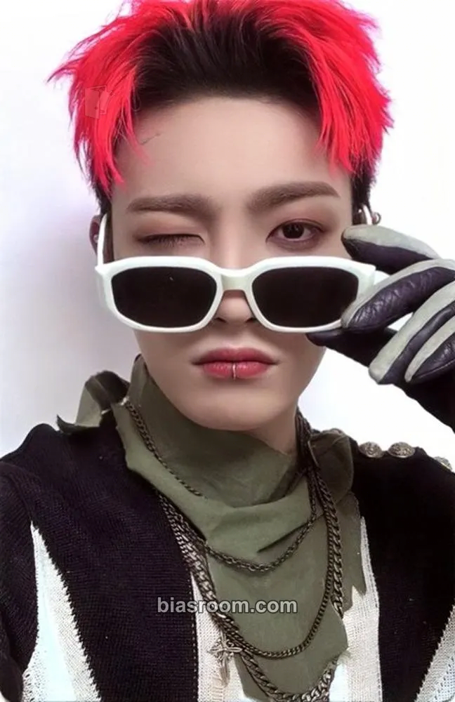 Hongjoong THE WORLD EP.2 : OUTLAW Photocard - ATEEZ - ATEEZ K-pop photocard