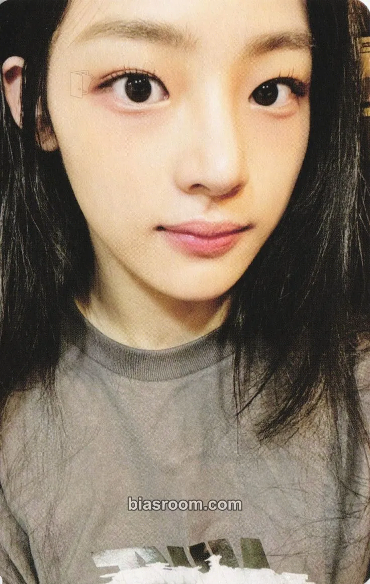 Minji NewJeans 1st EP “New Jeans” Photocard - NewJeans - NewJeans K-pop photocard