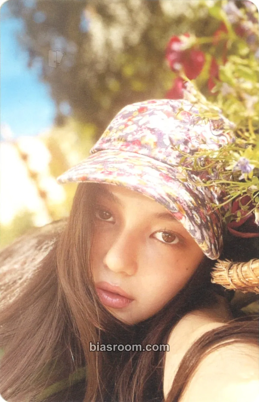 Danielle NewJeans 1st EP “New Jeans” Photocard - NewJeans - NewJeans K-pop photocard