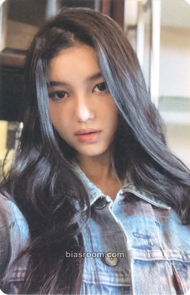 NewJeans - Danielle - New Jeans Album album photocard newjeans version bluebook