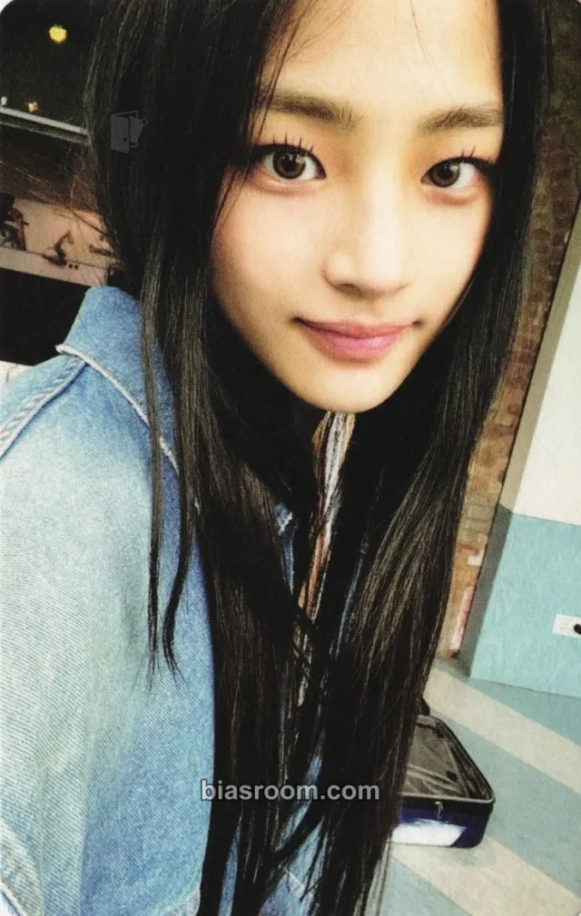 NewJeans - Minji - New Jeans Album album photocard newjeans version bluebook