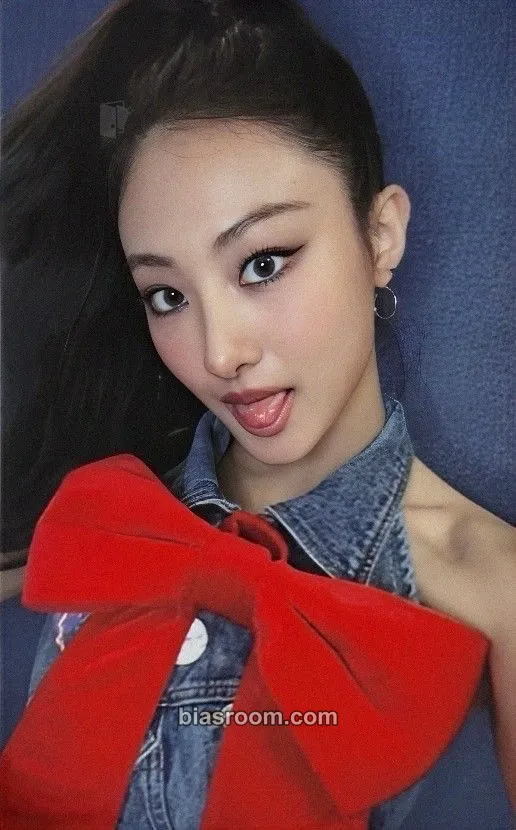 Gawon MY EYES OPEN VVIDE Photocard - MEOVV - MEOVV K-pop photocard