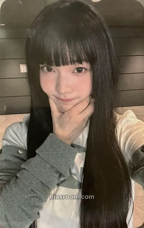 Iroha SUPER REAL ME Photocard - ILLIT - ILLIT K-pop photocard
