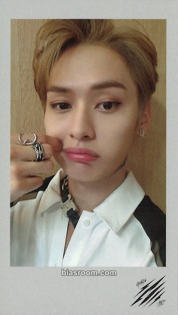Lee Know Scars Photocard - Stray Kids - Stray Kids K-pop photocard