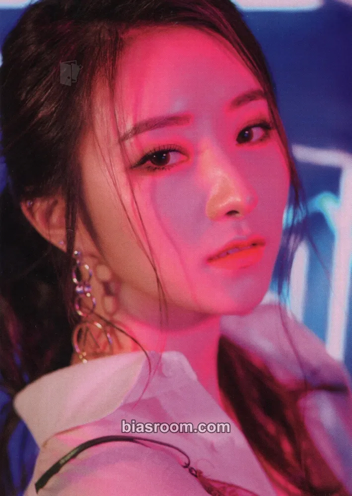 SuA Alone In The City Photocard - Dreamcatcher - Dreamcatcher K-pop photocard