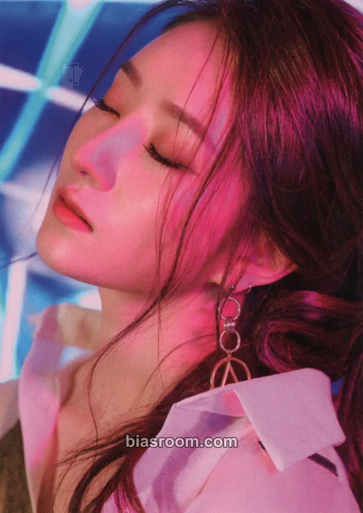 SuA Alone In The City Photocard - Dreamcatcher - Dreamcatcher K-pop photocard