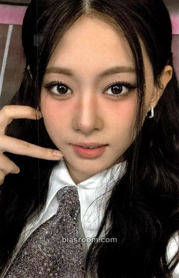Tzuyu STRATEGY Photocard - TWICE - TWICE K-pop photocard