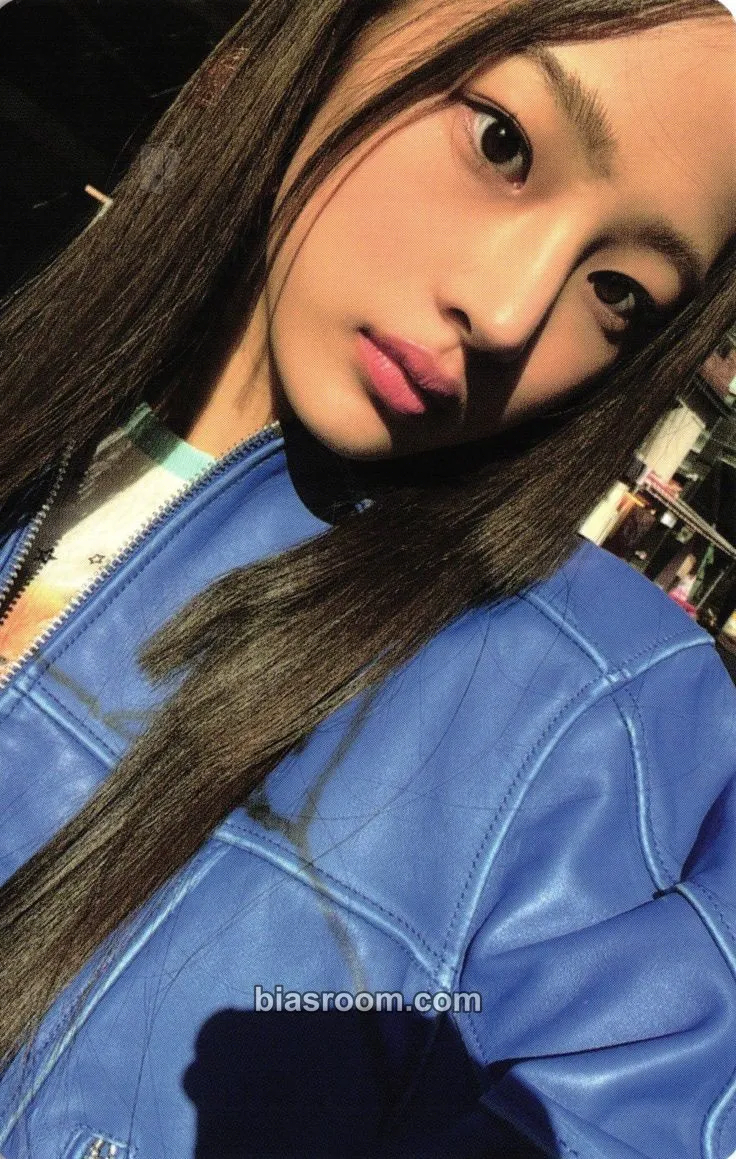 Minji NewJeans “OMG” Photocard - NewJeans - NewJeans K-pop photocard