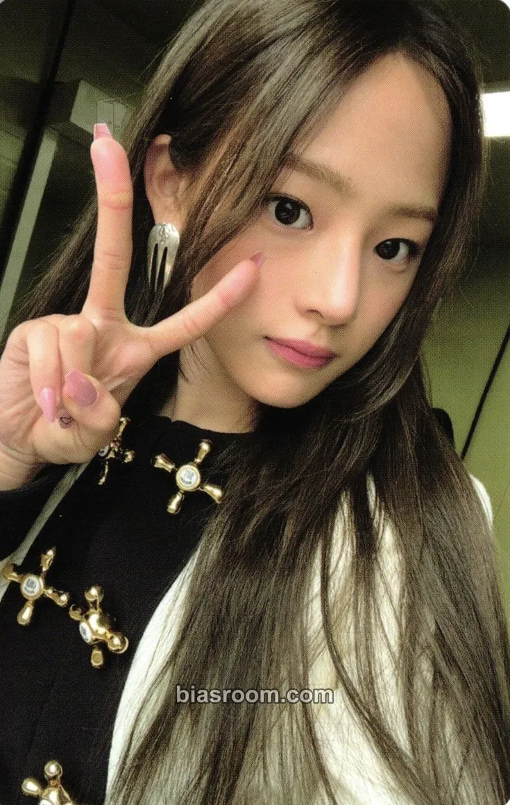 Minji NewJeans “OMG” Photocard - NewJeans - NewJeans K-pop photocard