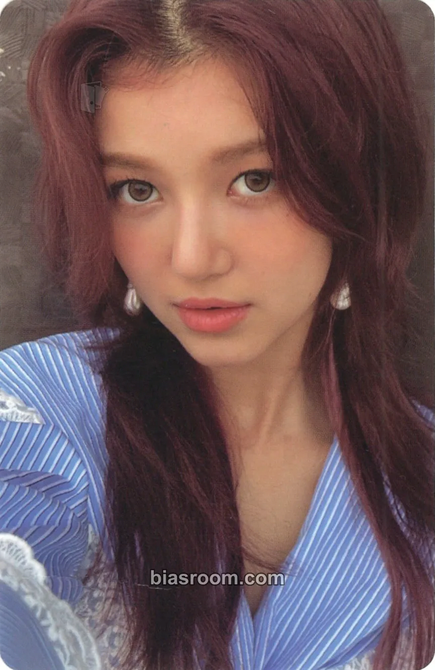 Danielle NewJeans “OMG” Photocard - NewJeans - NewJeans K-pop photocard