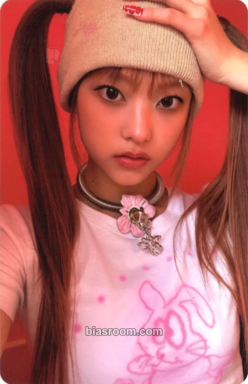 Haerin NewJeans “OMG” Photocard - NewJeans - NewJeans K-pop photocard