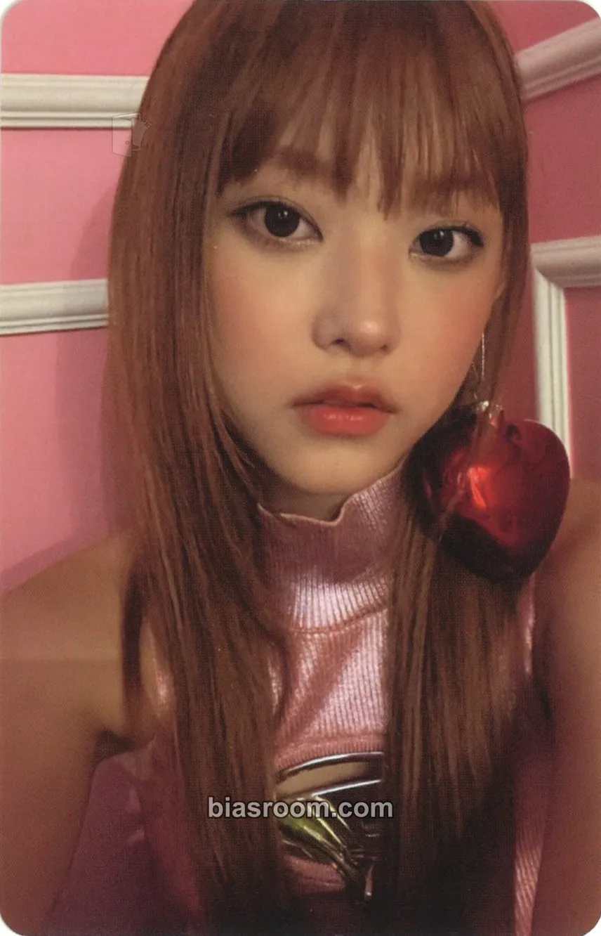 Haerin NewJeans “OMG” Photocard - NewJeans - NewJeans K-pop photocard