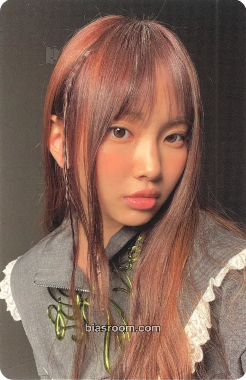 Hyein NewJeans “OMG” Photocard - NewJeans - NewJeans K-pop photocard