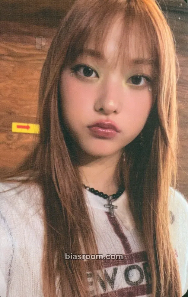 Haerin NewJeans “OMG” Photocard - NewJeans - NewJeans K-pop photocard