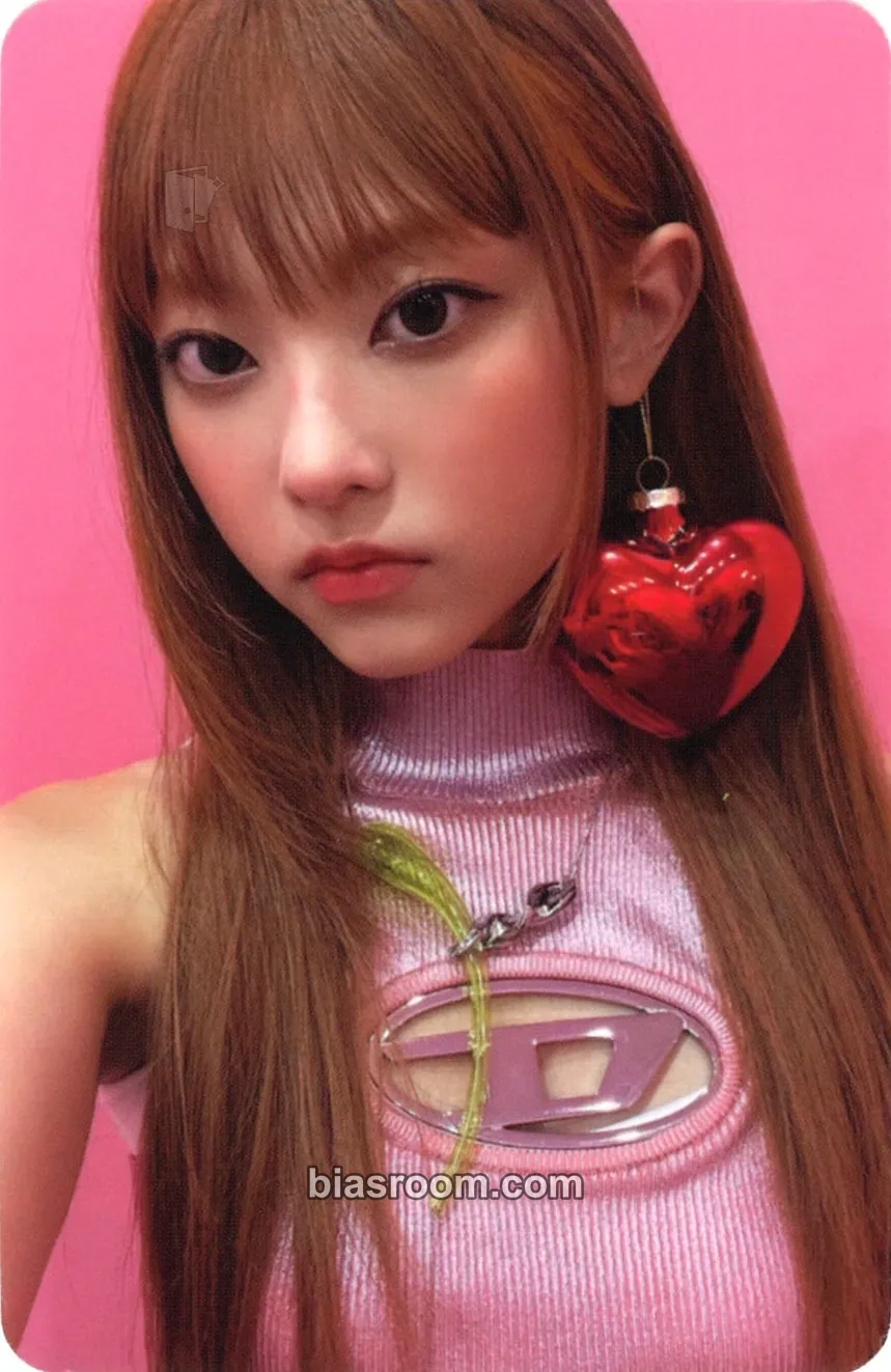 Haerin NewJeans “OMG” Photocard - NewJeans - NewJeans K-pop photocard