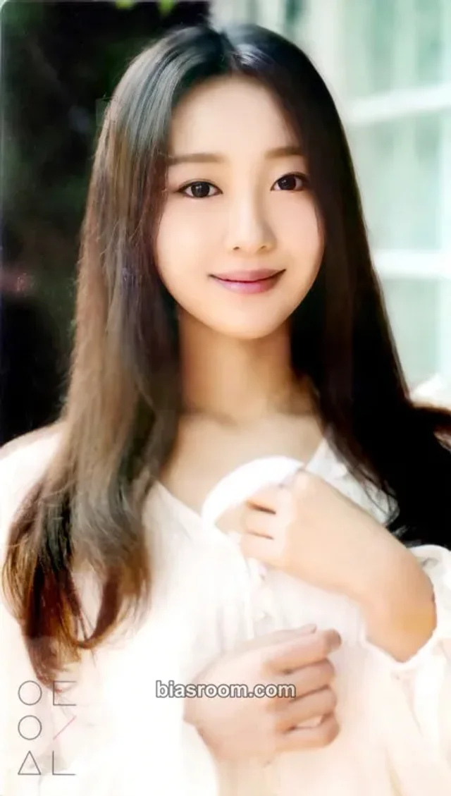LOONA - Yves - LOONA Cinema Theory: Up & Line Event transparent photocard set FPO