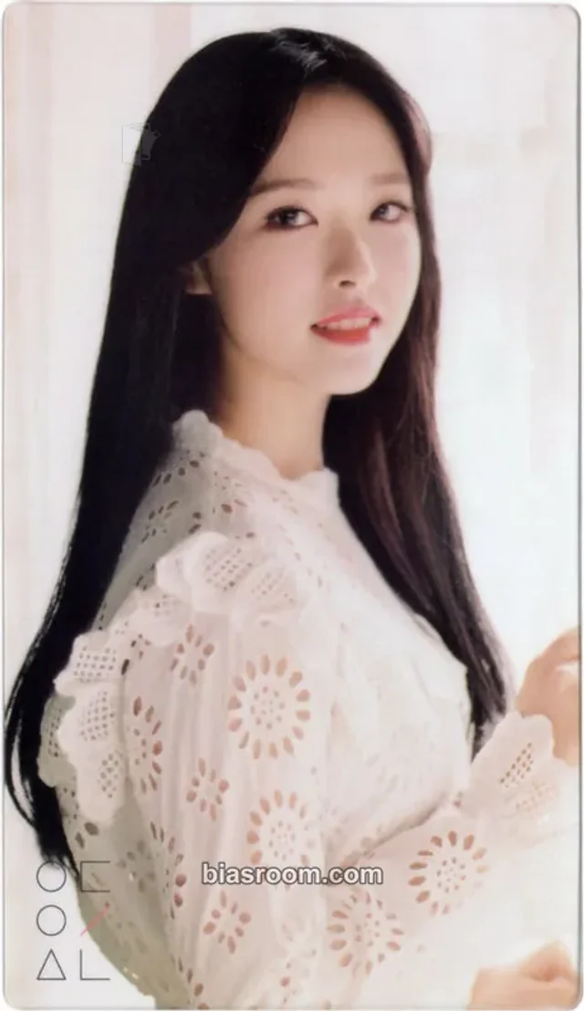 LOONA - HyeJu - LOONA Cinema Theory: Up & Line Event transparent photocard set