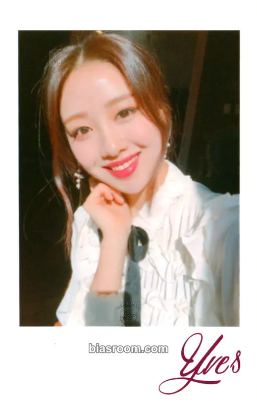 Yves LOONA Premier Greeting: Line & Up Photocard - LOONA - LOONA K-pop photocard
