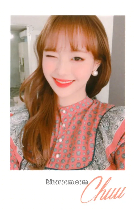 Chuu LOONA Premier Greeting: Line & Up Photocard - LOONA - LOONA K-pop photocard