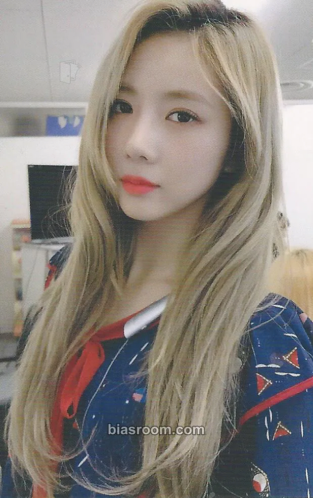 Yoohyeon Birthday Party Event Photocard - Dreamcatcher - Dreamcatcher K-pop photocard