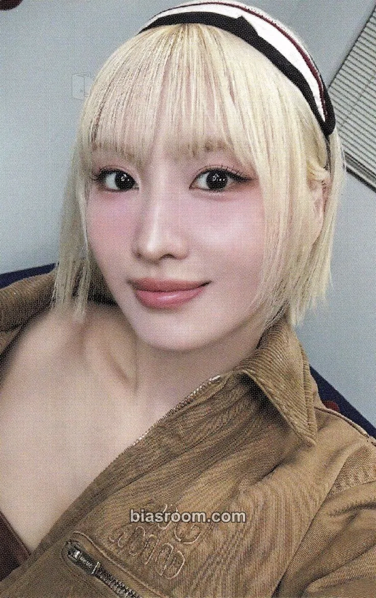 Momo STRATEGY Photocard - TWICE - TWICE K-pop photocard