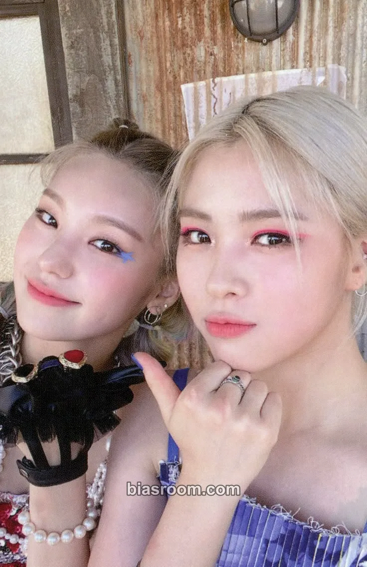 NOT SHY Photocard - ITZY - ITZY K-pop photocard