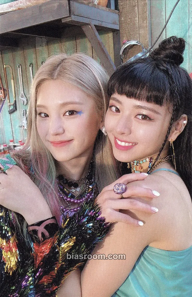 NOT SHY Photocard - ITZY - ITZY K-pop photocard