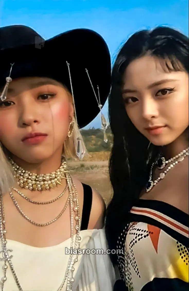 NOT SHY Photocard - ITZY - ITZY K-pop photocard