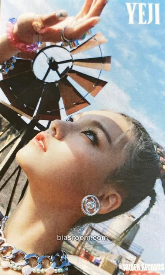 Yeji NOT SHY Photocard - ITZY - ITZY K-pop photocard