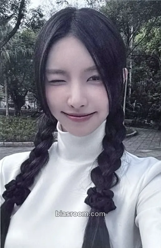 Yunah SUPER REAL ME Photocard - ILLIT - ILLIT K-pop photocard