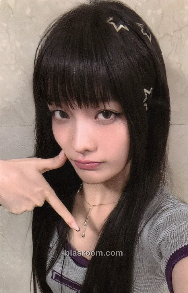 Iroha SUPER REAL ME Photocard - ILLIT - ILLIT K-pop photocard