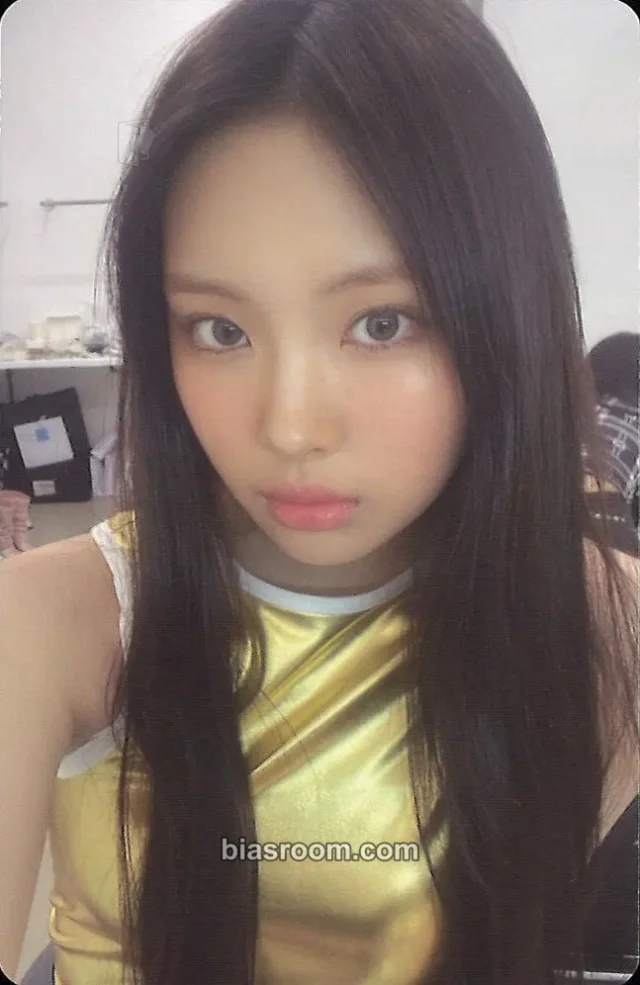 NewJeans - Hyein - Get Up Album album photocard bunny beach bag version hyein version