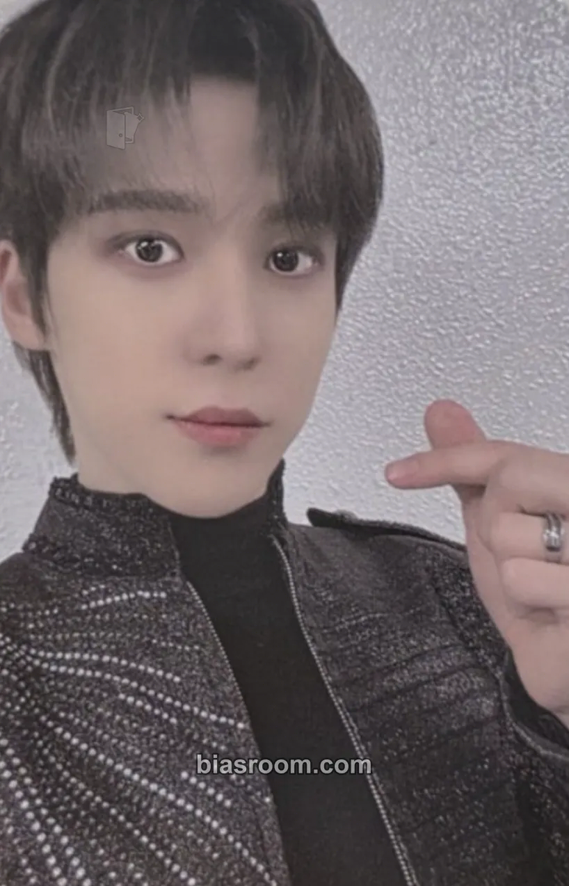 Yunho In Your Fantasy World Tour 2025 - 2026 Photocard - ATEEZ - ATEEZ K-pop photocard
