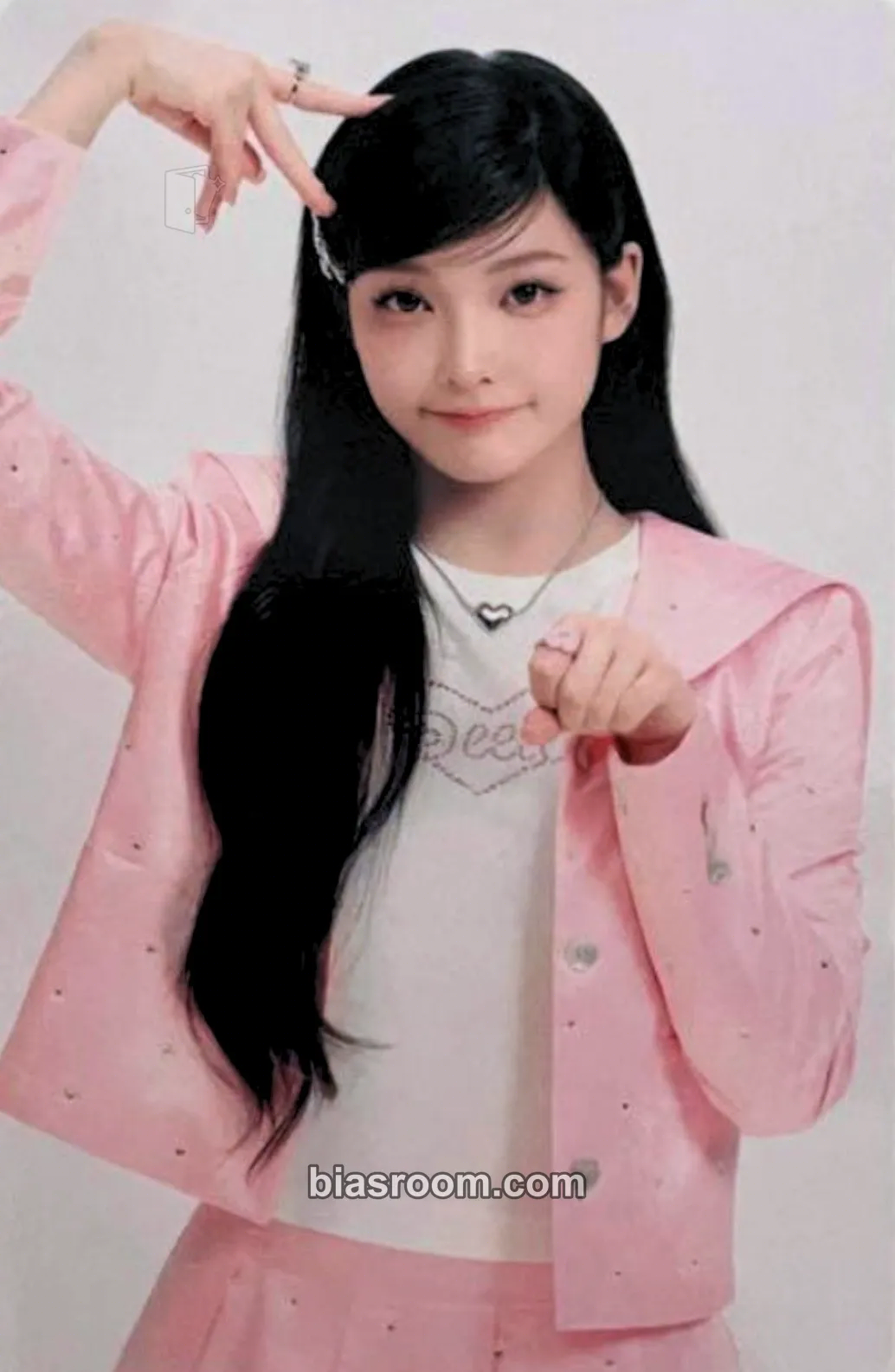 Iroha 2025 GLITTER DAY in JAPAN Photocard - ILLIT - ILLIT K-pop photocard