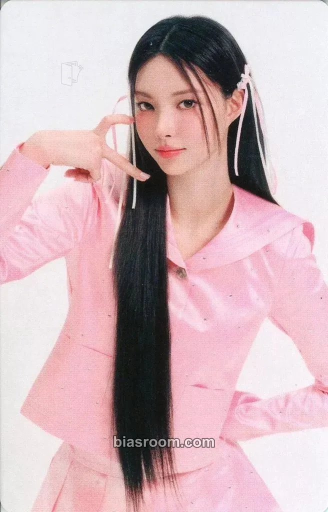 Yunah 2025 GLITTER DAY in JAPAN Photocard - ILLIT - ILLIT K-pop photocard