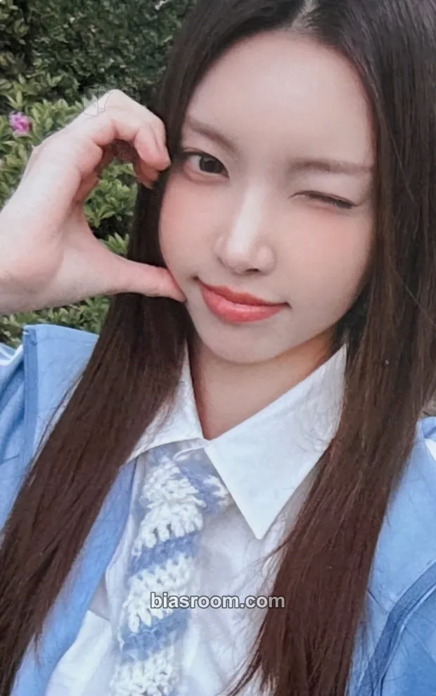Yunah 2025 GLITTER DAY in SEOUL Photocard - ILLIT - ILLIT K-pop photocard