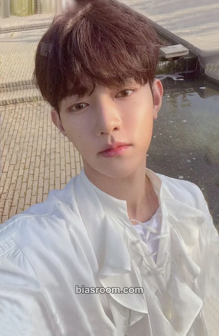 Hao Youth in the Shade Photocard - ZEROBASEONE - ZEROBASEONE K-pop photocard