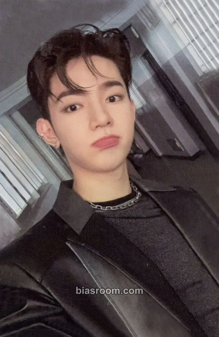 Hao Youth in the Shade Photocard - ZEROBASEONE - ZEROBASEONE K-pop photocard