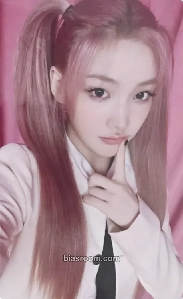 ILLIT - Iroha - I'LL LIKE YOU Album pop-up weverse global shop (wvg) offline purchase benefit round 1