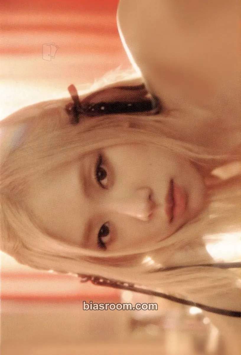 Rosé Rosé - Season’s Greetings: From HANK & ROSÉ To You 2024 Photocard - BLACKPINK - BLACKPINK K-pop photocard