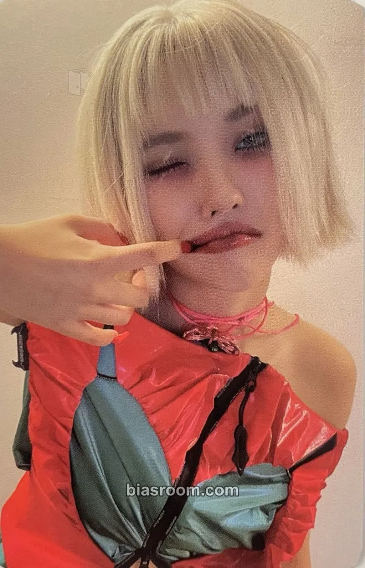 Soyeon I Love Photocard - i-dle - i-dle K-pop photocard
