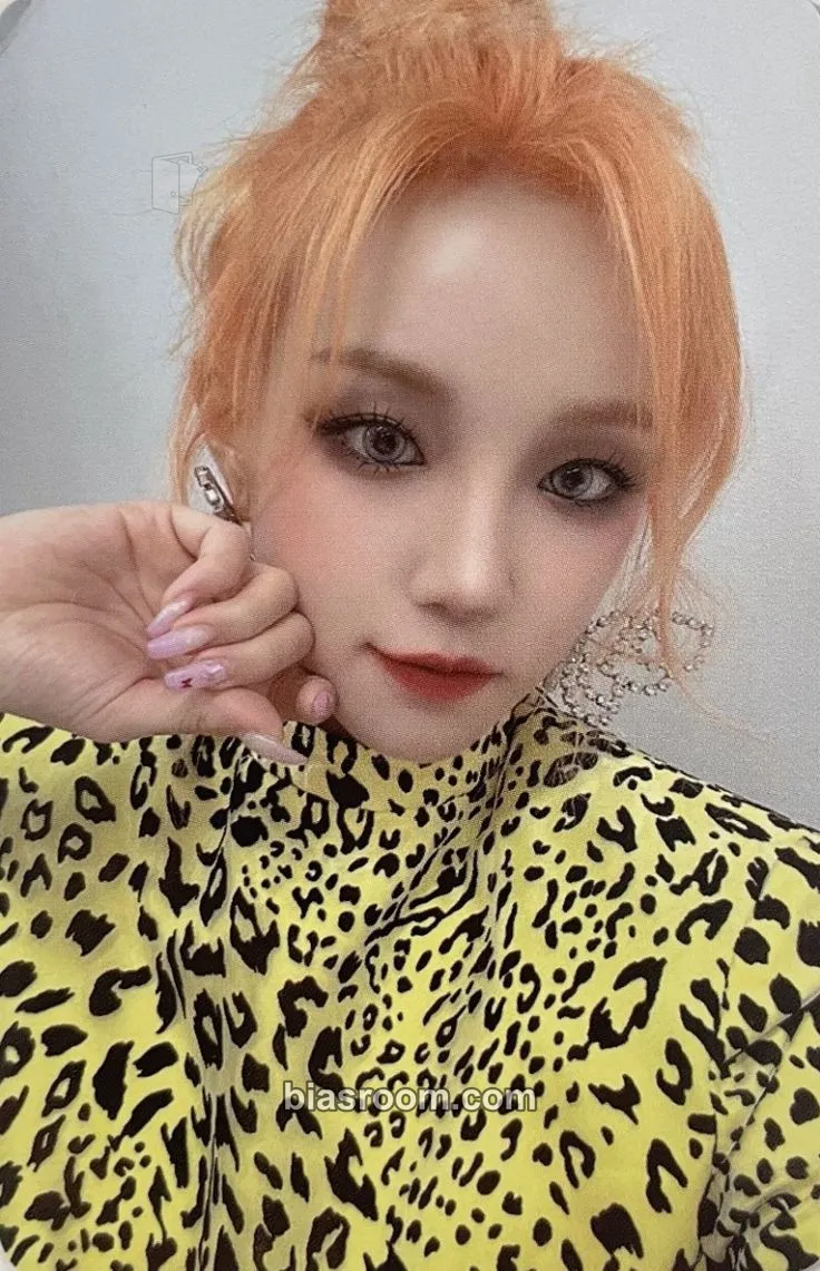 Yuqi I Love Photocard - i-dle - i-dle K-pop photocard