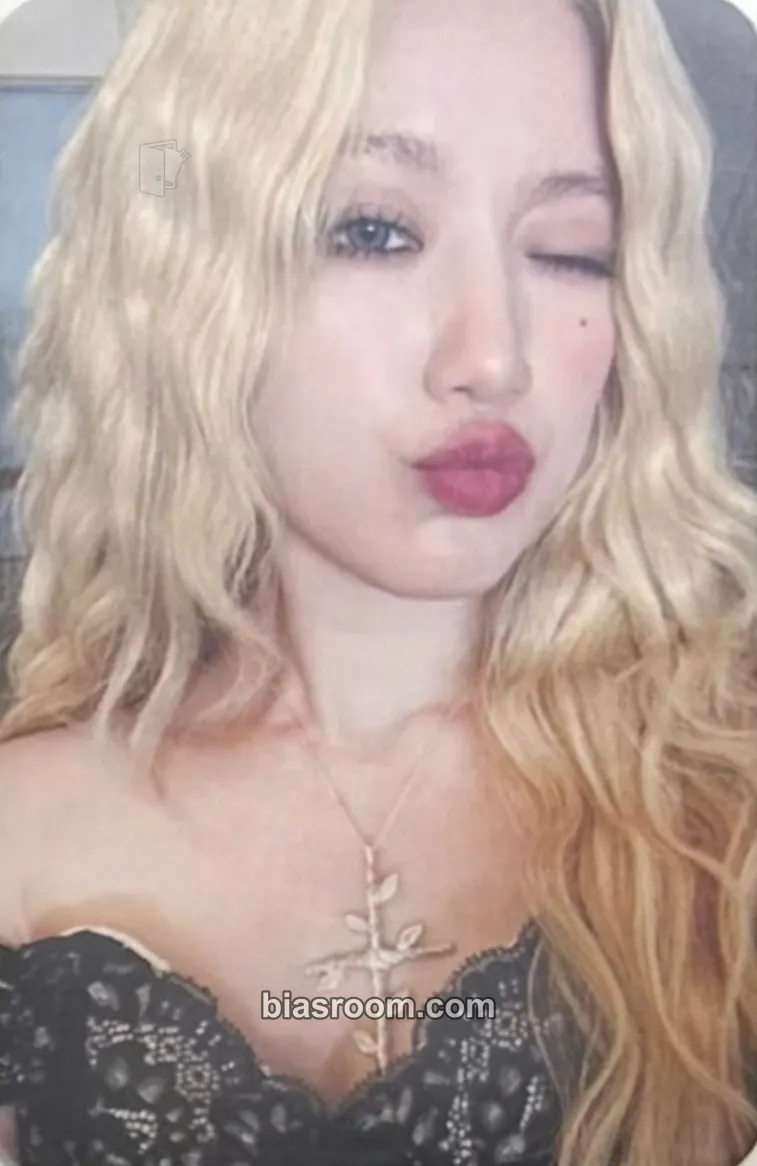 Shuhua I Love Photocard - i-dle - i-dle K-pop photocard