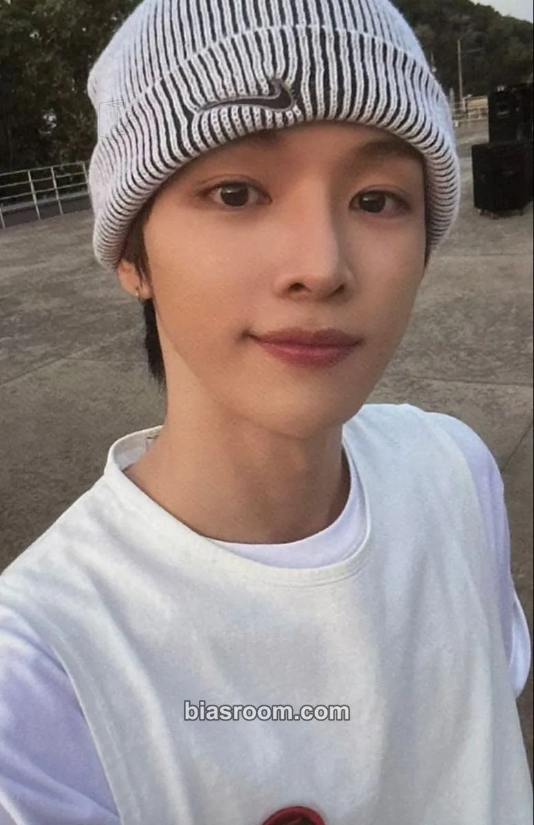 Sungchan Get A Guitar Photocard - RIIZE - RIIZE K-pop photocard