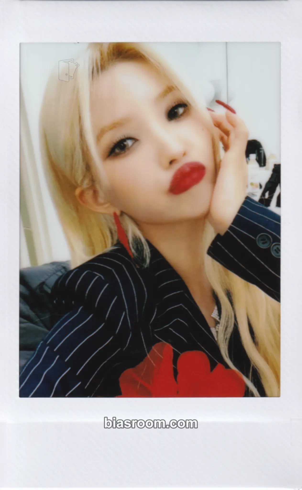 Soyeon I Love Photocard - i-dle - i-dle K-pop photocard