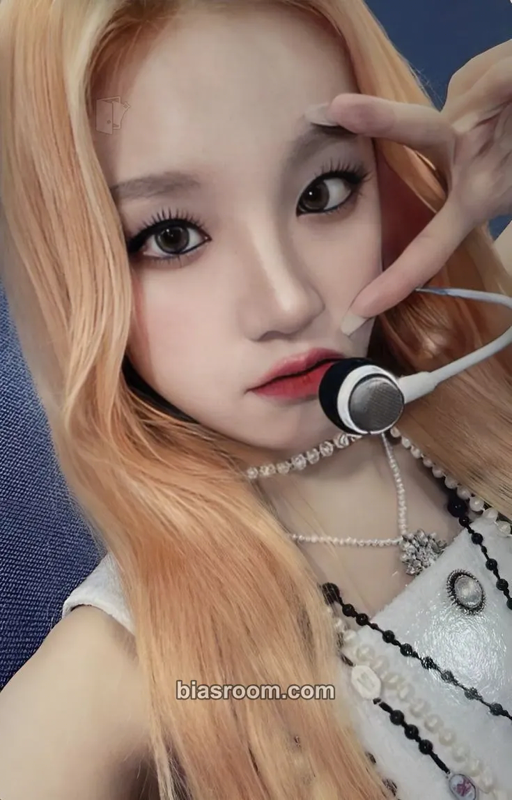 Yuqi I Love Photocard - i-dle - i-dle K-pop photocard